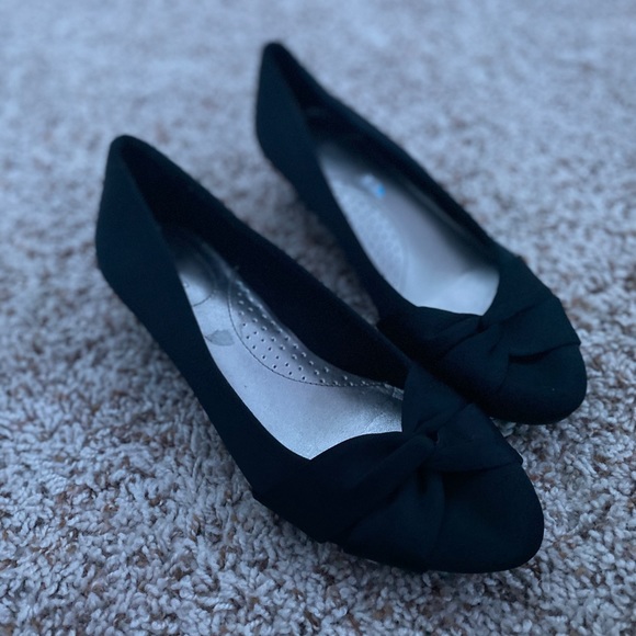 Bandolino Shoes - 🌊Black wedges/ flats🌊